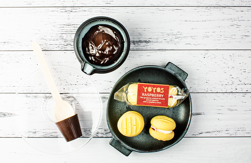 Choc Break - Yoyos, Milk Chocolate Spoon & Chocolate Dipping Sauce